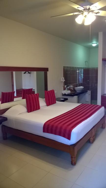 Auto Hotel Paraiso Inn Palenque Oda fotoğraf