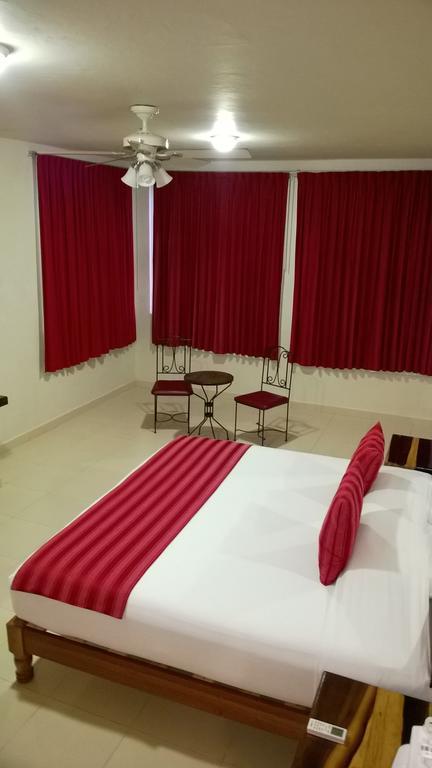 Auto Hotel Paraiso Inn Palenque Oda fotoğraf